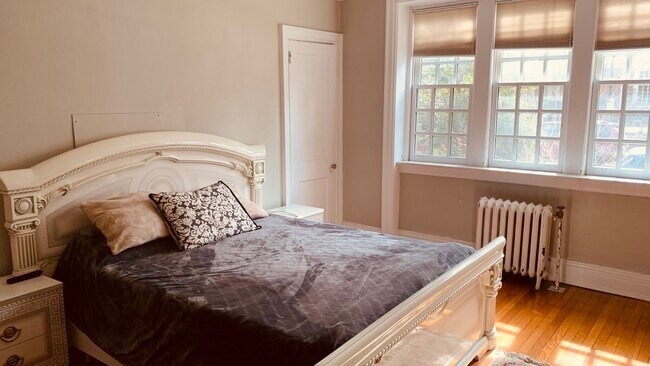 Building Photo - 4625 Pine St