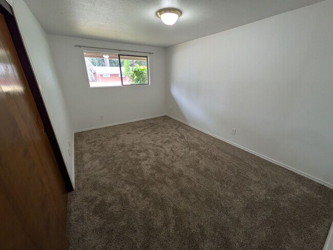 Building Photo - 7816 Samurai Dr SE