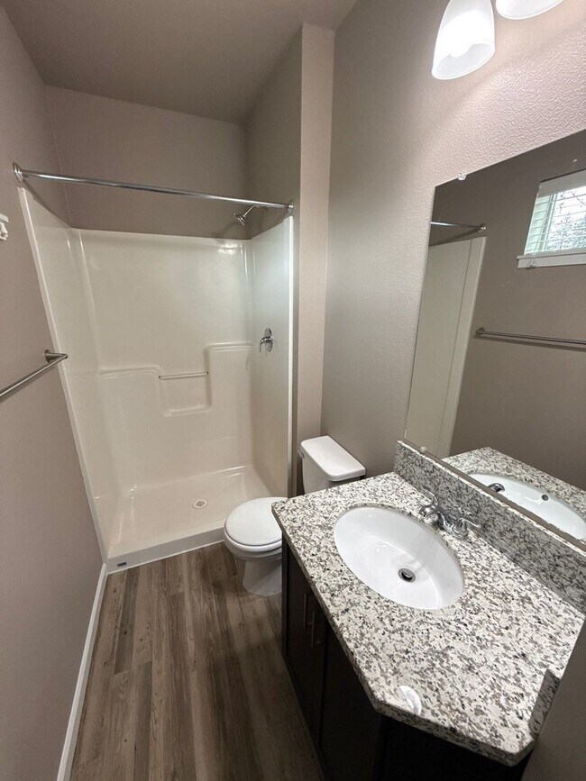 Building Photo - 4261 Hawthorne Ave NE