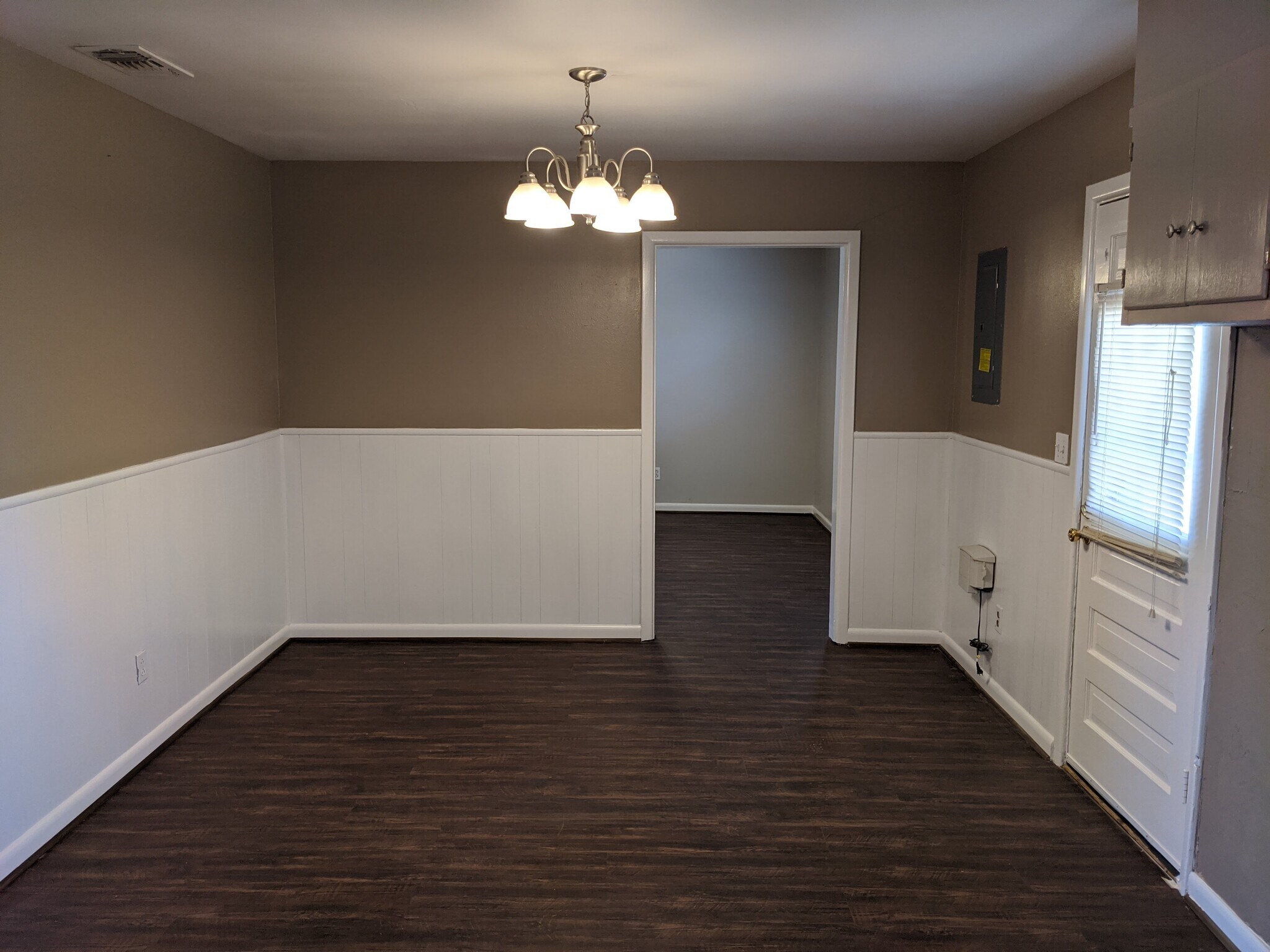 Building Photo - 1318 E Reppto