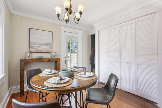 Building Photo - 712 E Caracas St