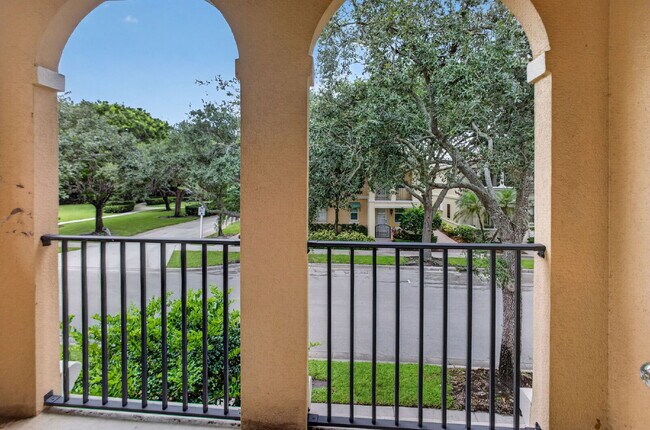 Building Photo - "Charming 4-Bedroom Townhouse Oasis on Barcelona Drive with 3 Full Baths – Spacious 1867 Sq. Ft. ...