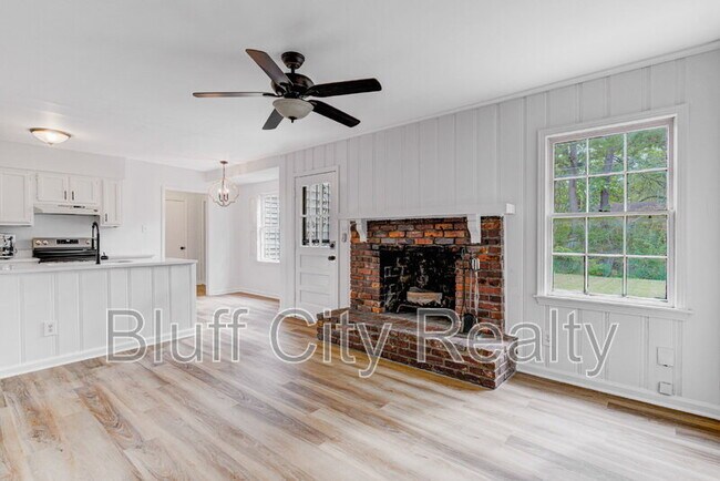 Building Photo - 1620 Sterling Dr