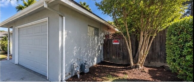 Building Photo - 3272 Loughborough Dr
