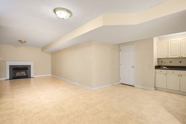 Building Photo - 655 Lancaster St