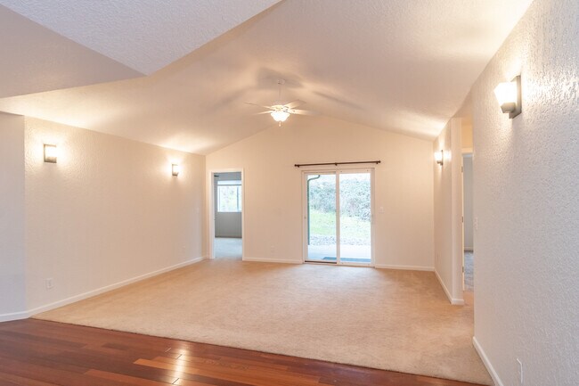 Building Photo - 233 Palmdale Ave