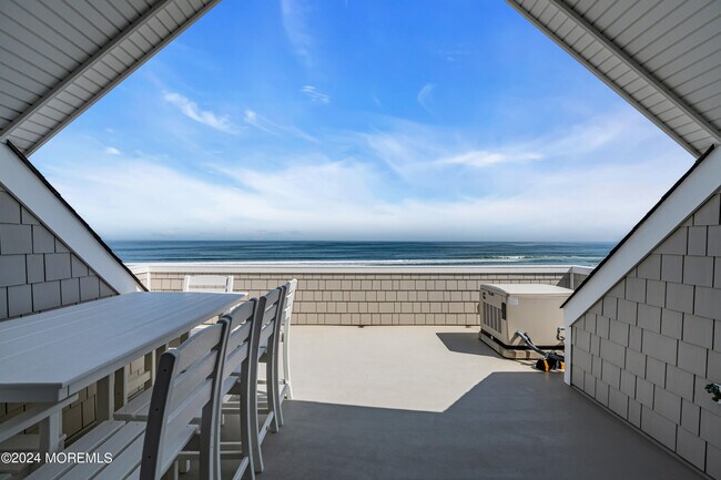 Building Photo - 3574 Ocean Terrace