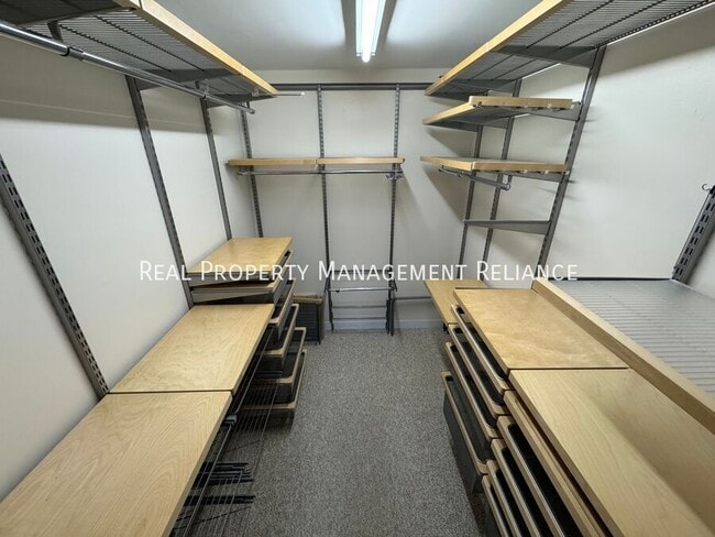 Building Photo - 20 Central St