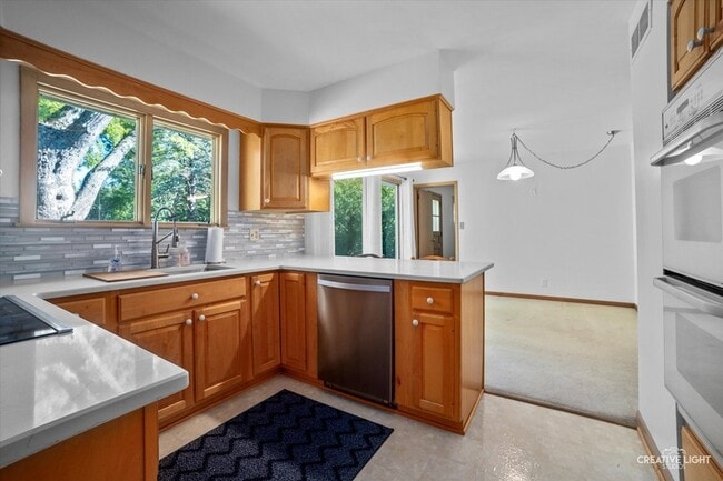 Building Photo - 38W686 Glenview Dr