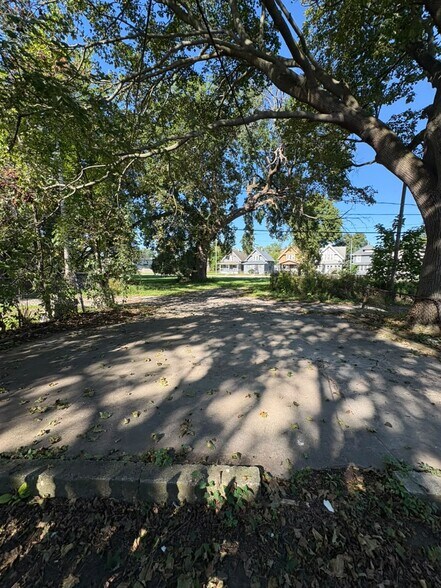 Building Photo - 3337 Parkwood Ave