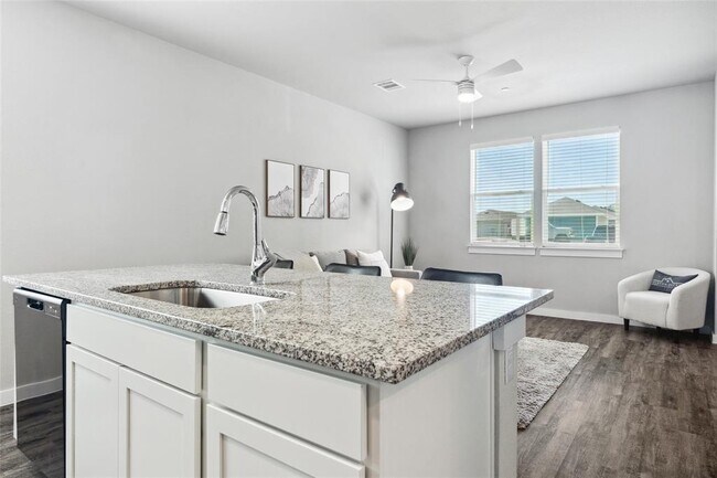 Building Photo - 523 Powell Dr