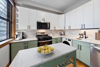 Building Photo - Renovated 2 bed in Logan Square - Now Leasing!