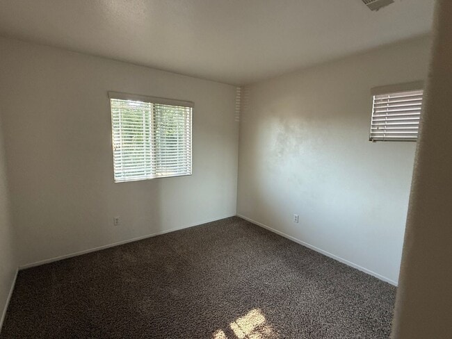 Building Photo - Brentwood Community- Centrally Located- 3 ...