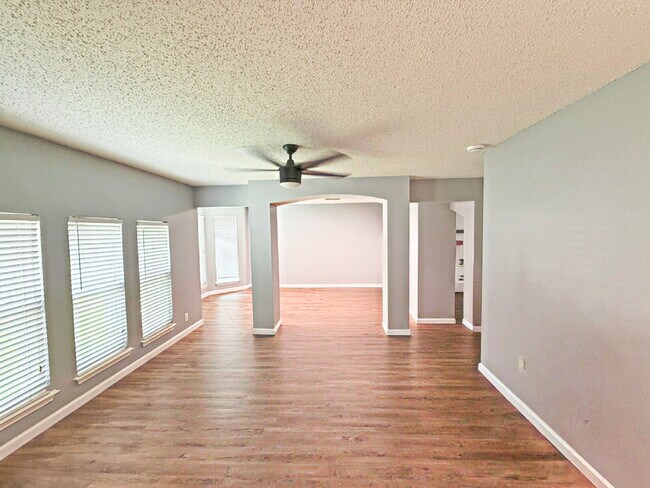 Building Photo - 1302 Whitegate