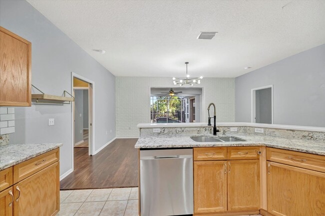 Building Photo - Beautiful 4 bed/ 2.5 bath Rental ~ Sarasota