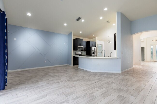 Building Photo - Swimming pool in Community here in this great 3 bdrm home!