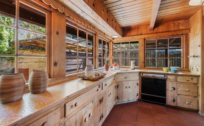 Building Photo - 700 Coventry Rd