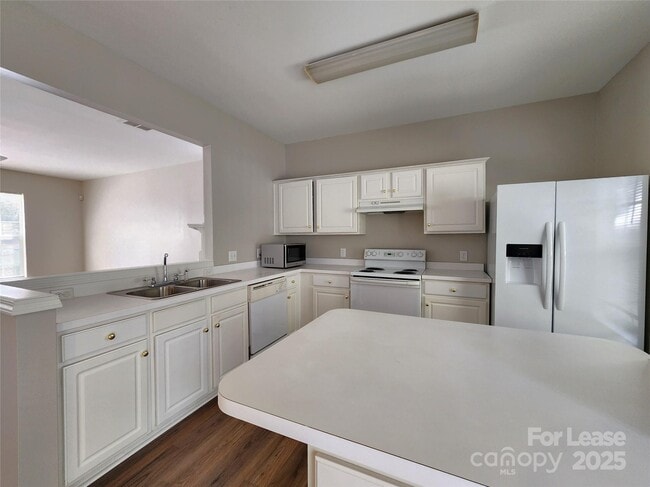Building Photo - 3242 Mannington Dr