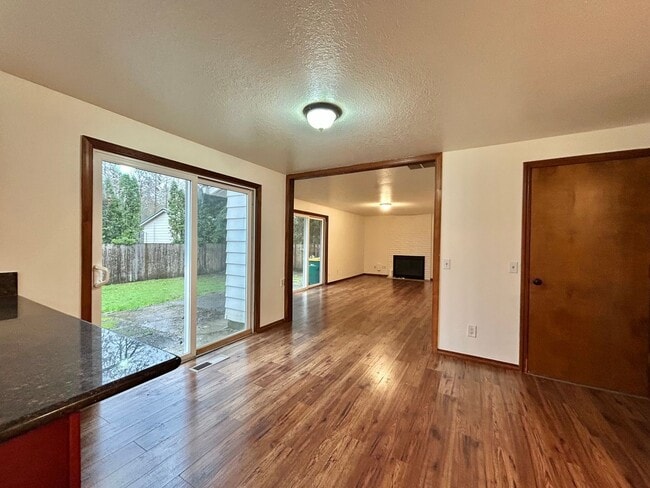 Building Photo - Timeless 5 Bed, 2.5 Bath Home - SW Beaverton