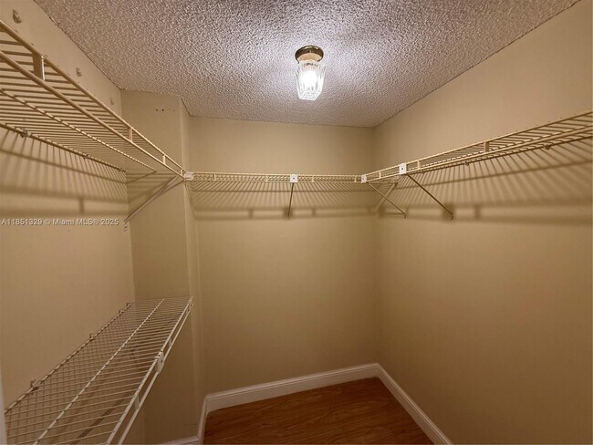Building Photo - 3351 S Palm Aire Dr