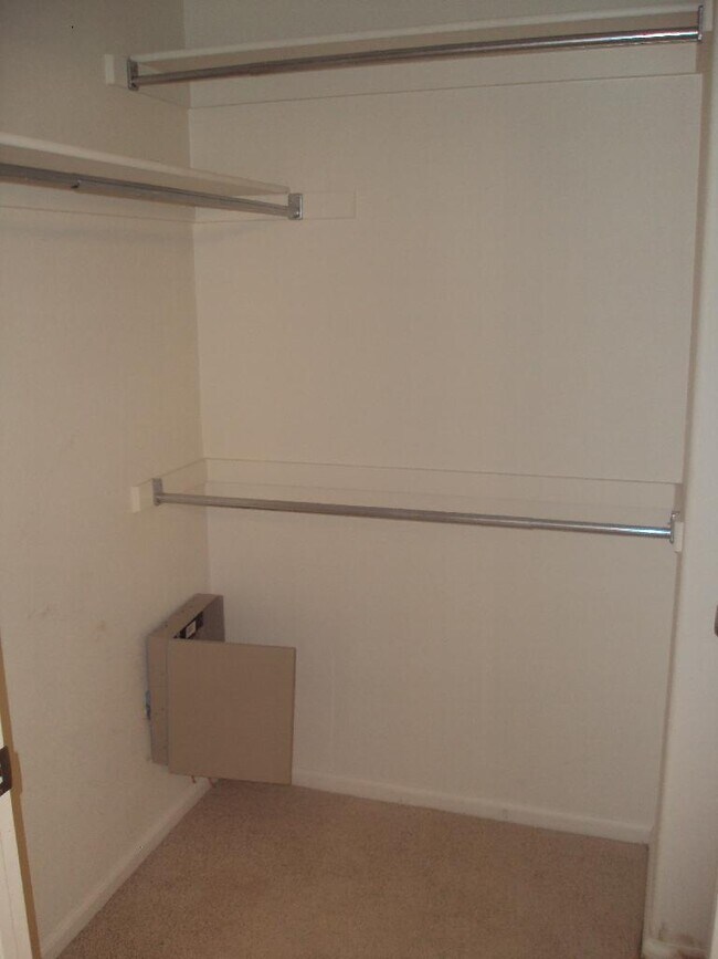 Building Photo - 2BR/2BA Condo + W/D + Pool+GYM-AVAIL 8/20