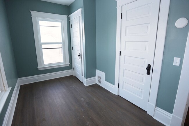 Building Photo - 1222 Wealthy St SE