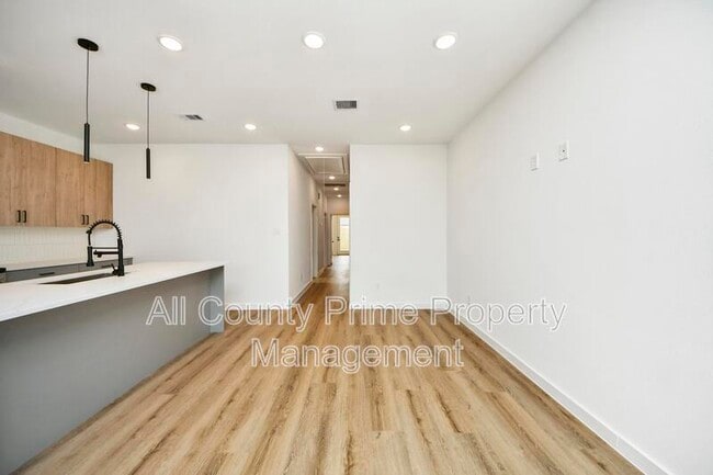 Building Photo - 5201 Fairchild St