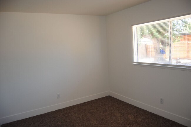 Building Photo - 2401 Bernice Ct