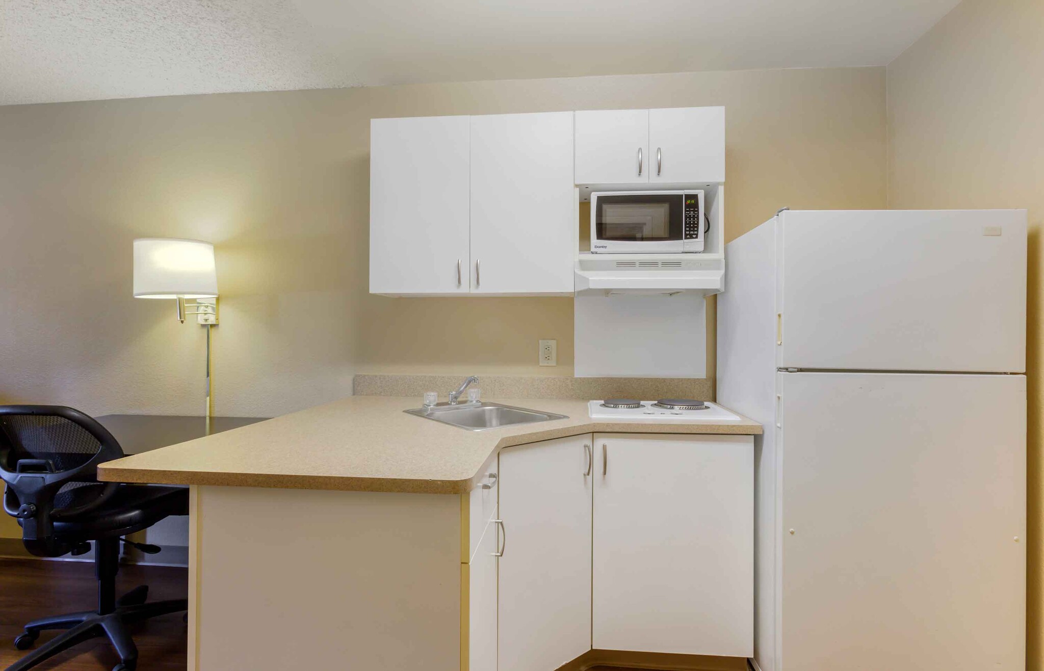 Building Photo - Furnished Studio-Phoenix - Airport