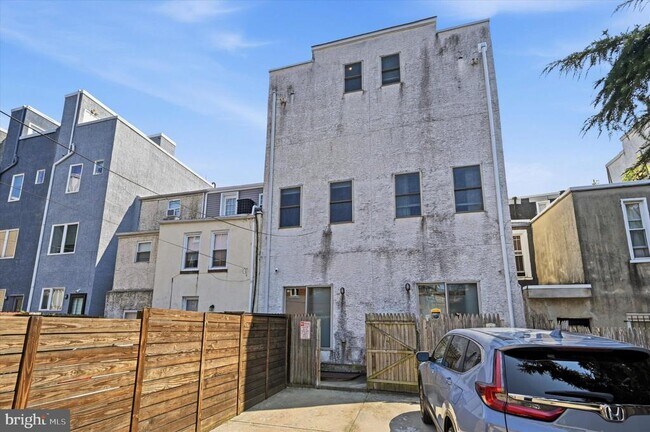 Building Photo - 2719 Cambridge St
