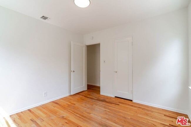 Building Photo - 4950 Newcastle Ave