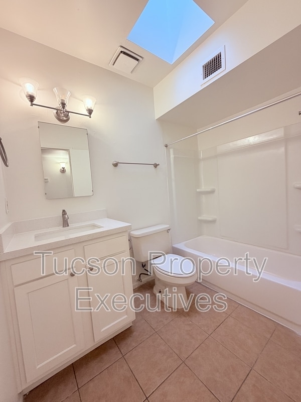 Building Photo - 1328-P1328 W Pennington St