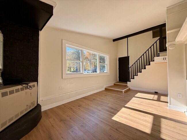 Building Photo - 39 Waterbury Rd