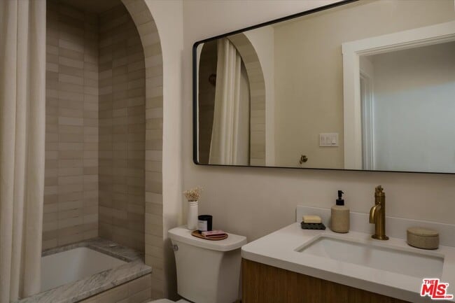 Building Photo - 1130 El Paso Dr