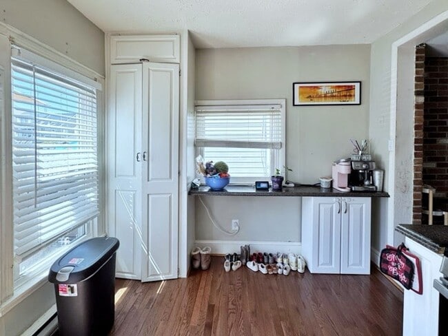 Building Photo - Stunning 2-Bedroom Townhome in West Cheste...