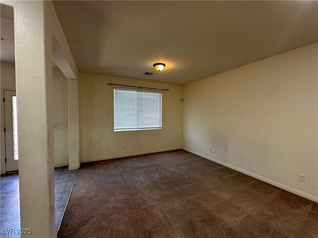 Building Photo - 1033 Pebble Lake St