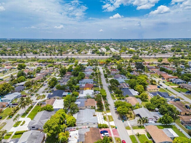 Building Photo - 4930 NW 17th St