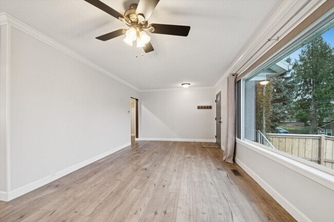 Building Photo - Beautiful Hillsdale 4 BR, 2 BA home