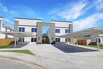 Building Photo - 3517 S Dominique Dr