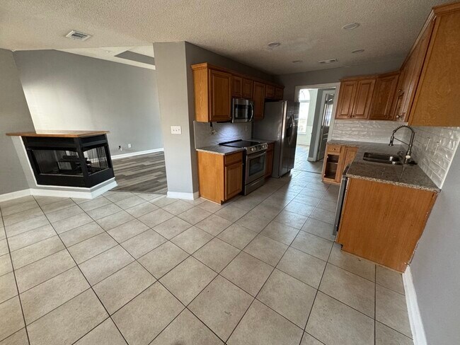 Building Photo - 402 Wilmington Dr