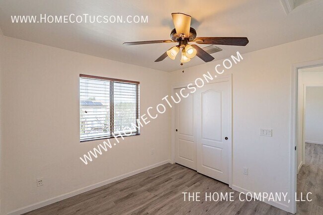 Building Photo - 6645 E Gehrig Ln