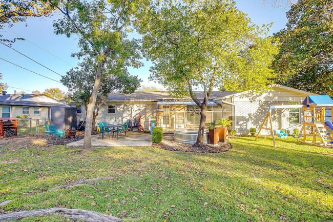 Building Photo - Beautiful Home on Corner Lot in South Hill...