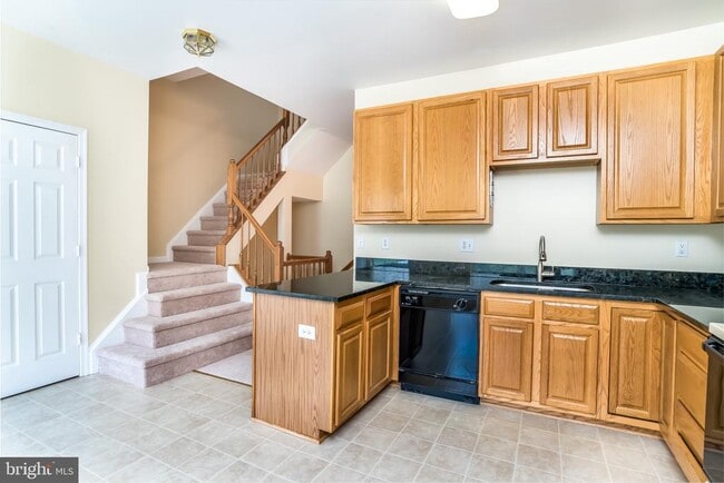 Building Photo - 5552 Jowett Ct