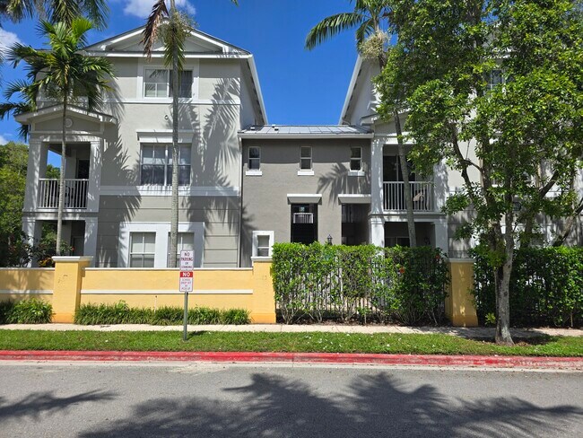 Building Photo - 1011 Shoma Dr