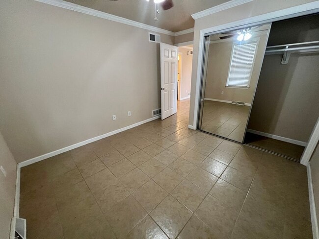 Building Photo - Charming Home - 2 Bed 1.5 Bath - Neville Island