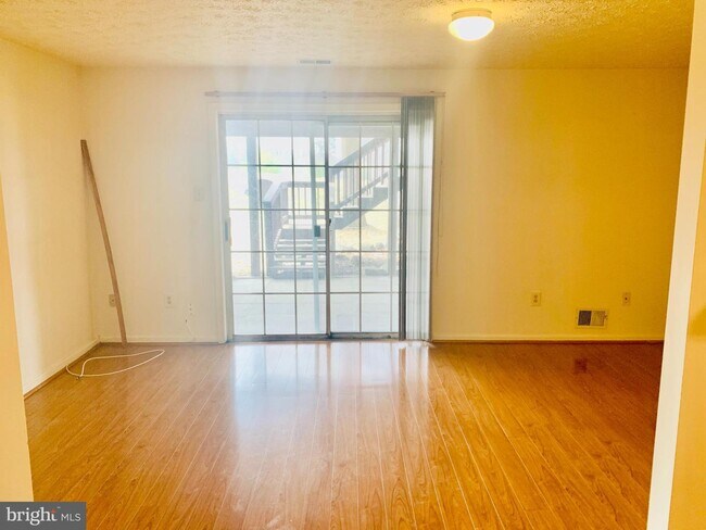 Building Photo - 8792 Manahan Dr