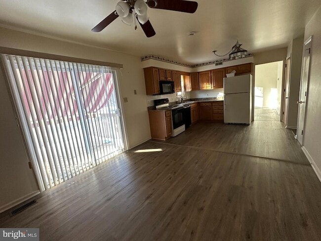 Building Photo - 25 Green Meadow Ct