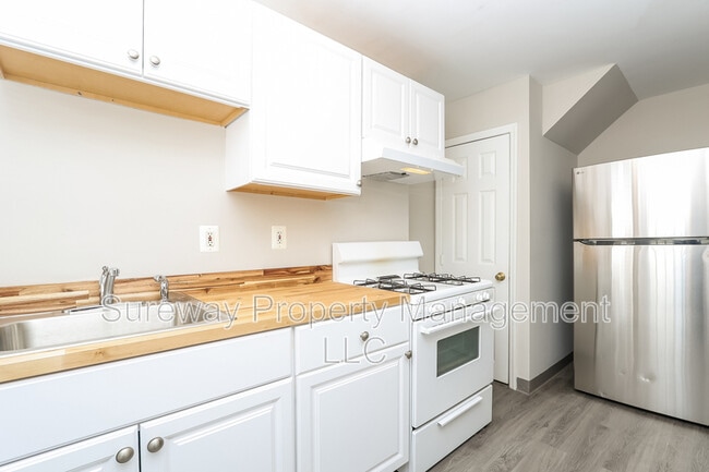 Building Photo - 8 W 8th St