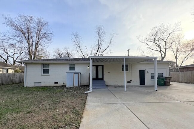 Building Photo - 5008 Suter Dr