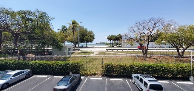 Building Photo - 150 SE 25th Rd